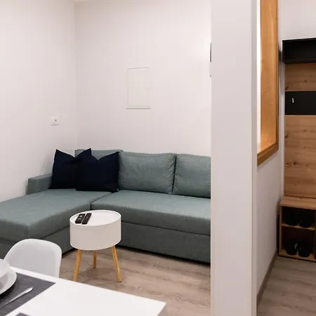 Oliver Street * Vipava
