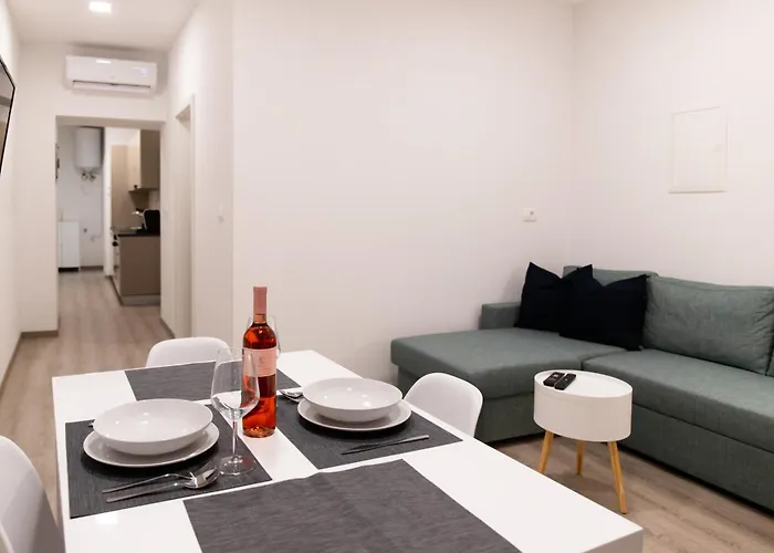 Oliver Street - 50m From Center *