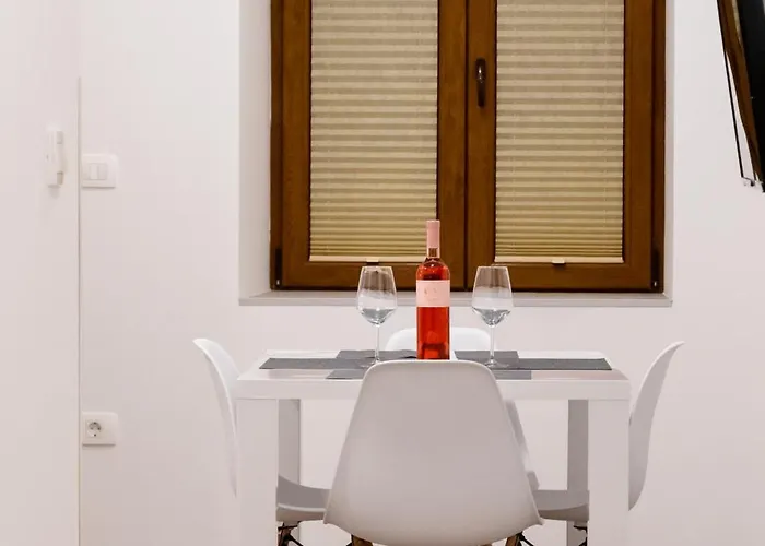 Oliver Street - 50m From Center